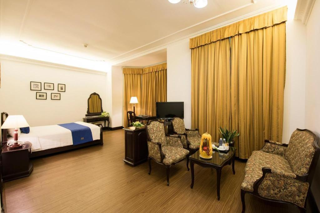 Hoa Binh Hotel Hanoi Buitenkant foto