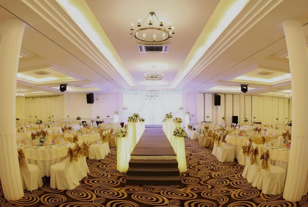 Hoa Binh Hotel Hanoi Buitenkant foto