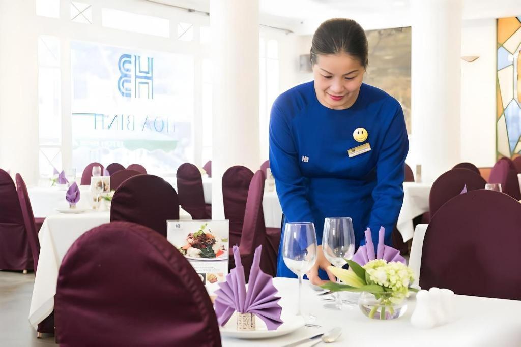 Hoa Binh Hotel Hanoi Buitenkant foto
