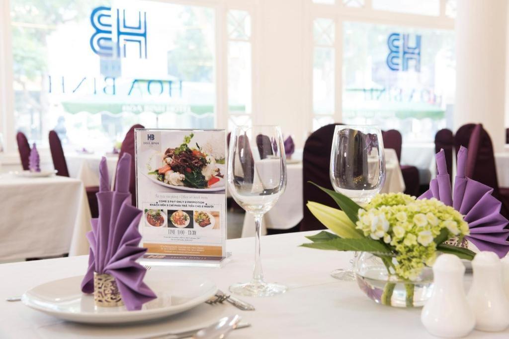 Hoa Binh Hotel Hanoi Buitenkant foto